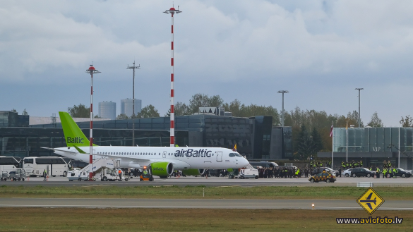 Airbus A220-300